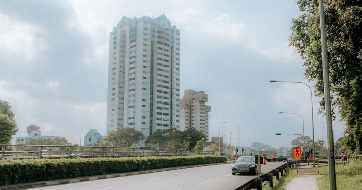 Coronation Plaza shopping area near Watten Estate